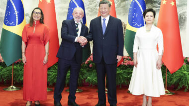 Governo levou ao menos 120 pessoas em viagens de Lula à Rússia e à China