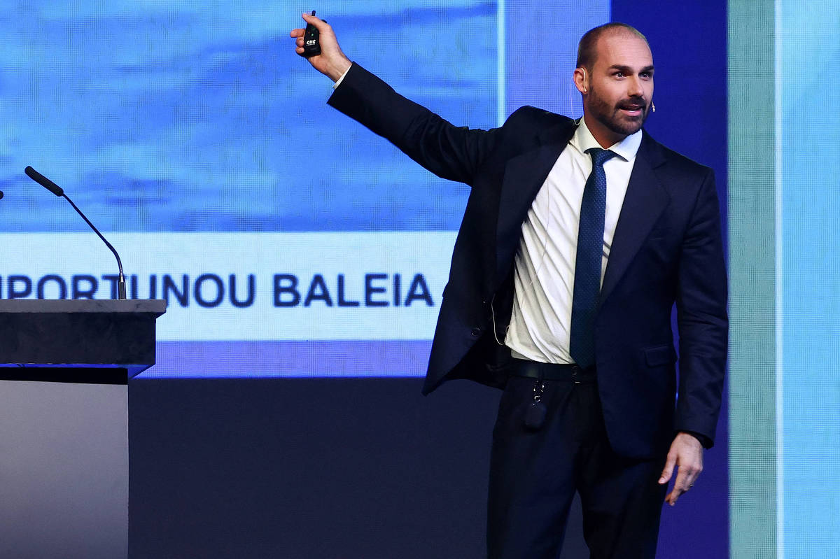 Leia mais sobre o artigo Entenda inquérito contra Eduardo Bolsonaro no STF após governo Trump admitir sanção a Moraes