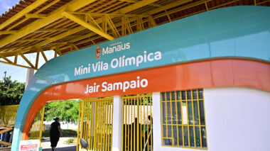 Prefeito David Almeida anuncia que Minivila Olímpica do Santo Antônio será entregue até o fim de maio