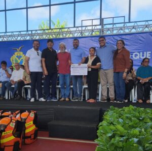 Leia mais sobre o artigo Em Barcelos, Governo do Amazonas entrega 116 documentos rurais a agricultores familiares