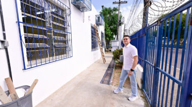 Prefeito David Almeida vistoria obra de revitalização da UBS Leonor de Freitas com inauguração para 20 de maio