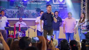 Prefeito David Almeida celebra Dia das Mães com idosos em evento marcado por emoção e solidariedade