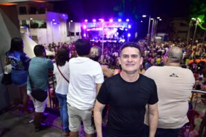 Leia mais sobre o artigo Prefeito David Almeida celebra o Dia das Mães com show de José Augusto e reforça valorização das famílias e o fortalecimento do centro histórico