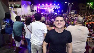 Prefeito David Almeida celebra o Dia das Mães com show de José Augusto e reforça valorização das famílias e o fortalecimento do centro histórico