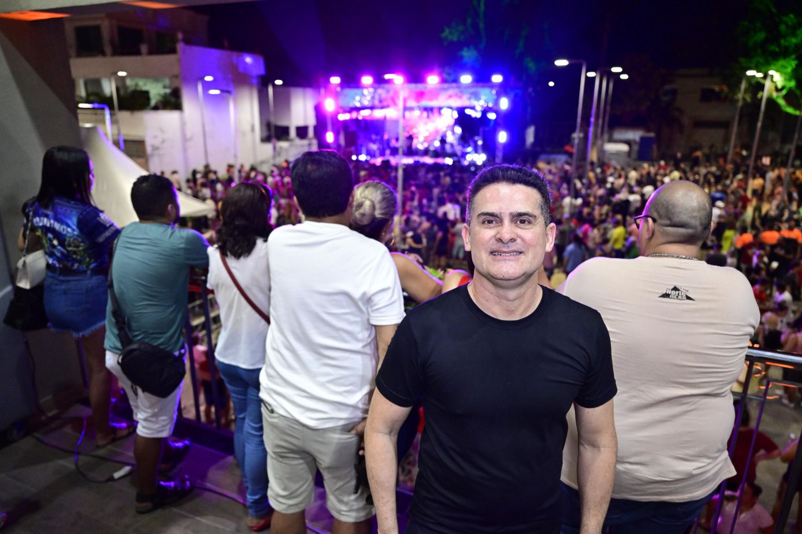 No momento, você está visualizando Prefeito David Almeida celebra o Dia das Mães com show de José Augusto e reforça valorização das famílias e o fortalecimento do centro histórico