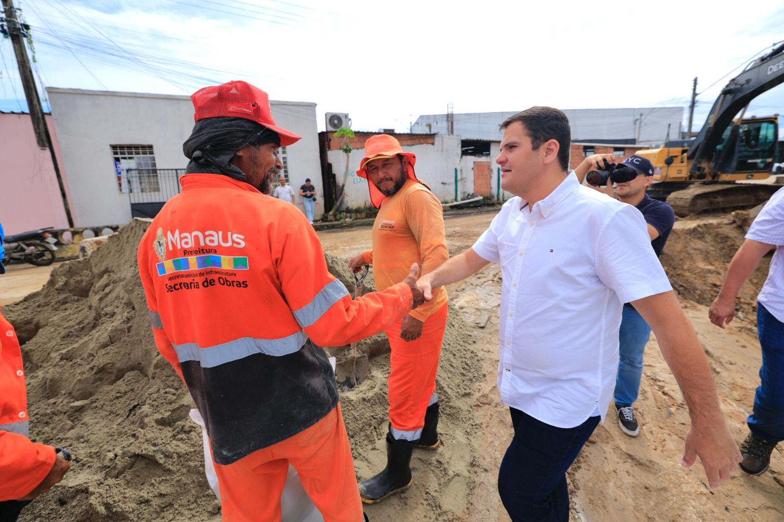 No momento, você está visualizando Vice-prefeito Renato Junior percorre obras de infraestrutura em diferentes zonas de Manaus e reforça ritmo acelerado da Seminf