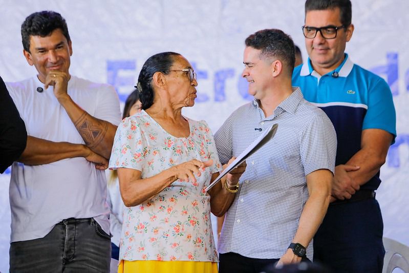 No momento, você está visualizando Prefeito David Almeida entrega 403 títulos definitivos no Novo Reino 1 e reforça maior programa de regularização fundiária da história de Manaus