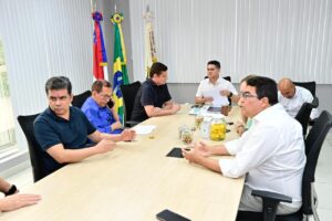 Leia mais sobre o artigo Prefeito David Almeida mantém Passe Livre Estudantil e cria grupo de trabalho para garantir renovação do convênio com o Estado