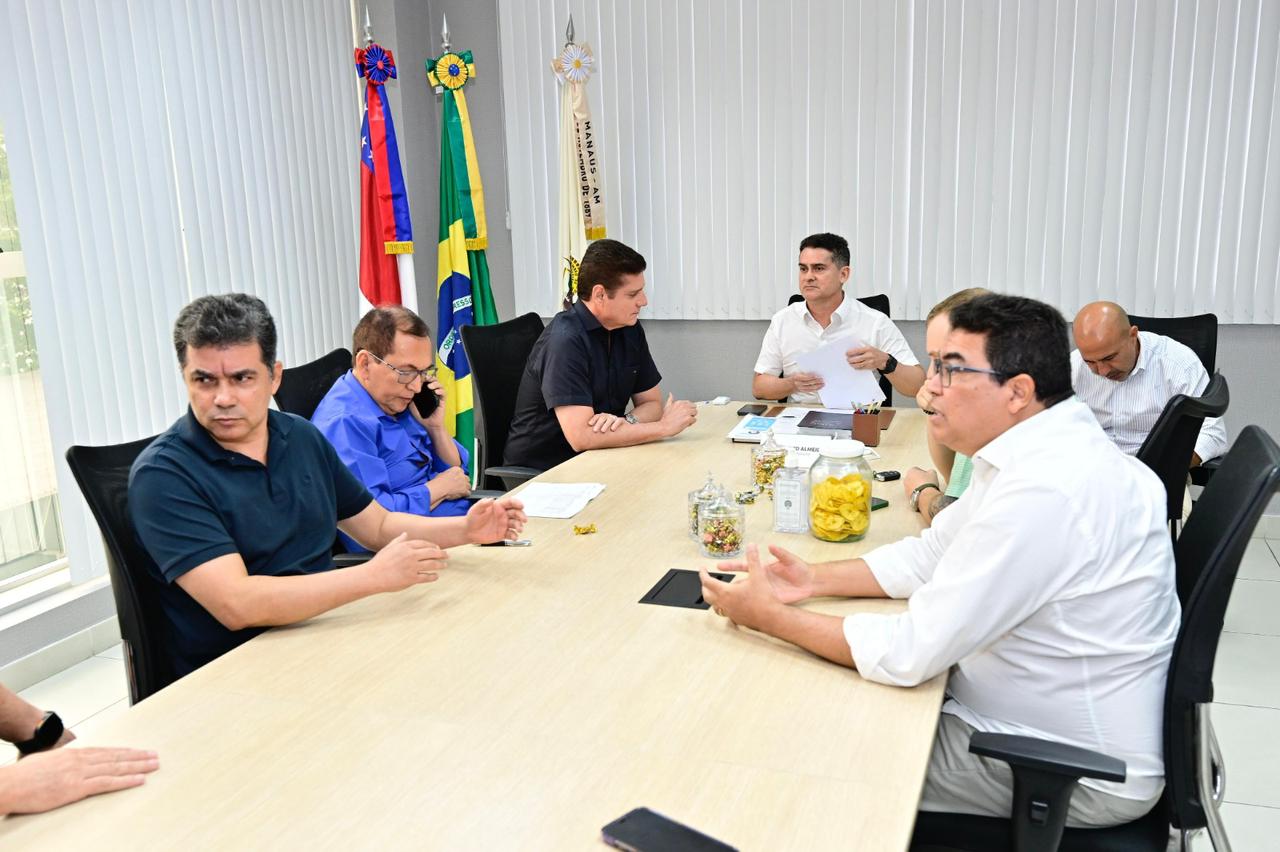 No momento, você está visualizando Prefeito David Almeida mantém Passe Livre Estudantil e cria grupo de trabalho para garantir renovação do convênio com o Estado