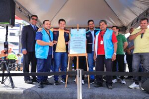 Leia mais sobre o artigo Vice-prefeito Renato Junior entrega feira do Nova Cidade com nova estrutura e mais dignidade para os permissionários e frequentadores