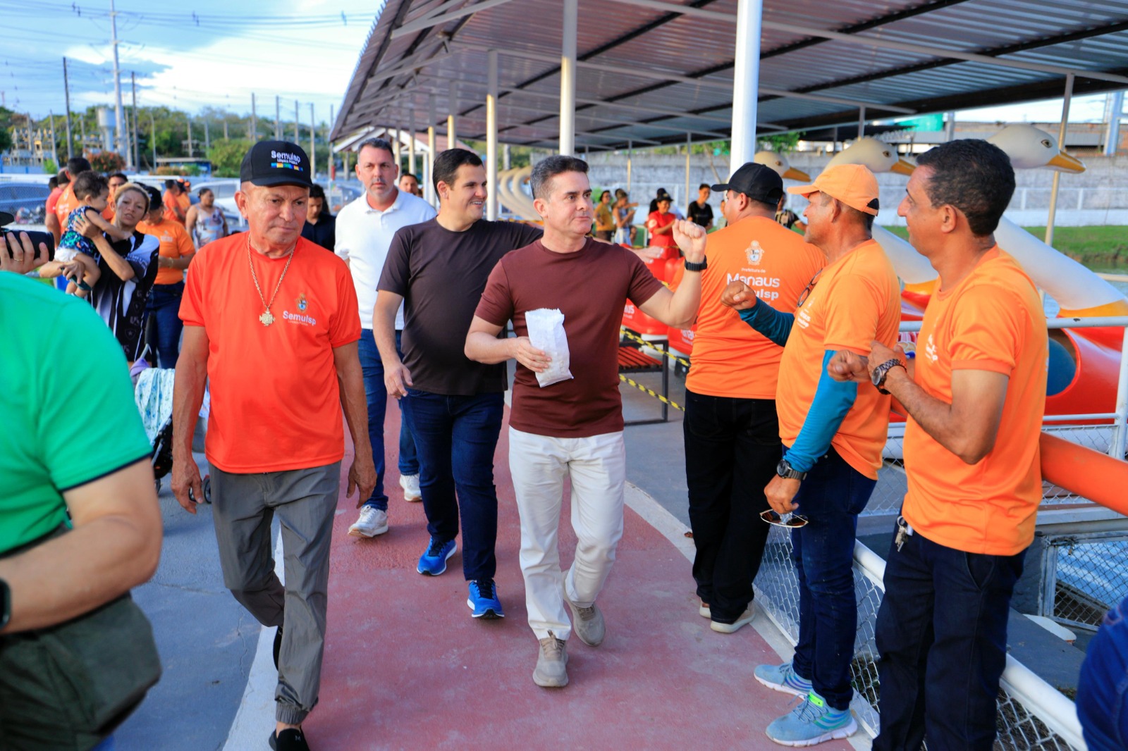 No momento, você está visualizando Prefeito David Almeida vistoria obra da lagoa do Bombeamento, que terá primeiro pedalinho público de Manaus