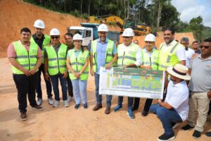 Leia mais sobre o artigo Governador Wilson Lima vistoria retomada das obras de modernização da AM-010 após período chuvoso