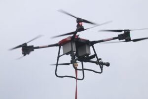 Leia mais sobre o artigo Governador Wilson Lima entrega drones que despejam água e viaturas de grande porte aos Bombeiros destinadas ao interior do Amazonas