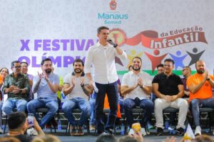 Leia mais sobre o artigo Prefeito David Almeida anuncia concurso público da Semed com 1.500 vagas e reforça compromisso com a Educação