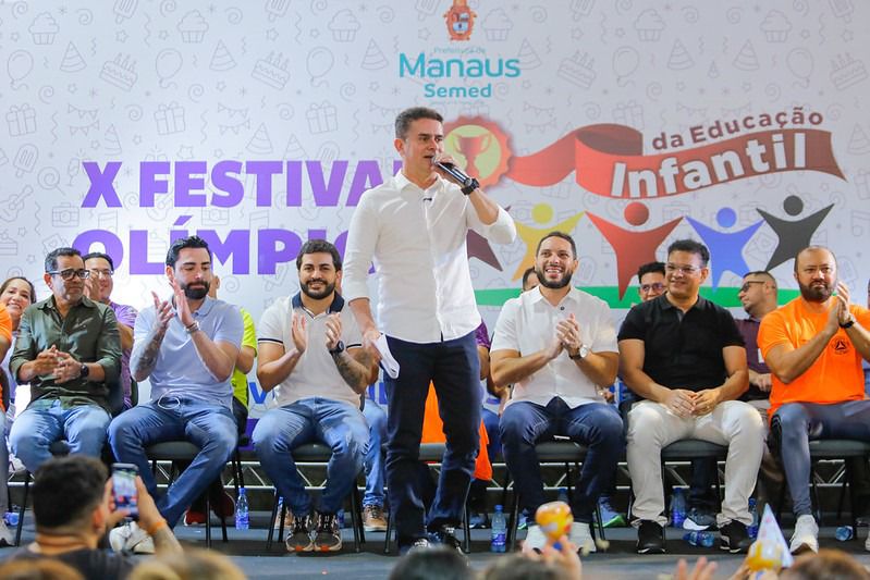 No momento, você está visualizando Prefeito David Almeida anuncia concurso público da Semed com 1.500 vagas e reforça compromisso com a Educação