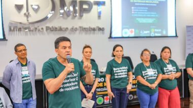 Delegado Péricles participa de Encontro dos Catadores e reforça compromisso com políticas públicas para a categoria