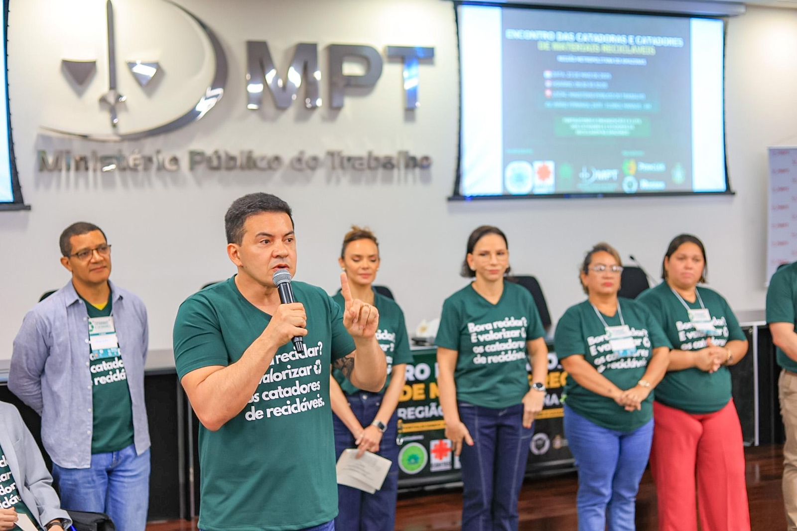 No momento, você está visualizando Delegado Péricles participa de Encontro dos Catadores e reforça compromisso com políticas públicas para a categoria