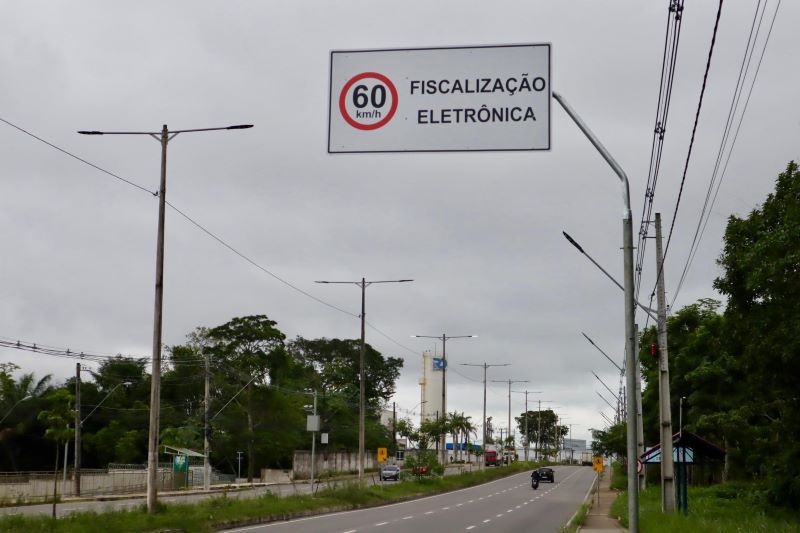 No momento, você está visualizando Prefeito David Almeida anuncia novo prazo para iniciar o funcionamento dos novos radares e reforça compromisso com uma política de trânsito que salva vidas