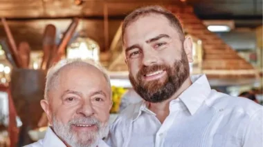 Lula recebe visita do filho caçula enquanto Janja está fora do país