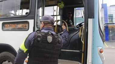 Caem crimes de roubos de celular, a ônibus e pedestres no Amazonas