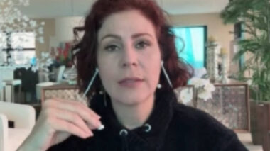Interpol inclui Carla Zambelli na lista de difusão vermelha a pedido de Moraes