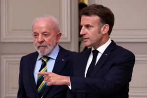 Leia mais sobre o artigo Abra seu coração para acordo com o Mercosul, diz Lula a Macron
