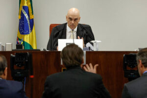 Leia mais sobre o artigo Bolsonaro nega hipótese de golpe, mas fala em estudo de ‘possibilidades’ sobre resultado das eleições