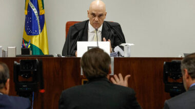 Bolsonaro nega hipótese de golpe, mas fala em estudo de ‘possibilidades’ sobre resultado das eleições