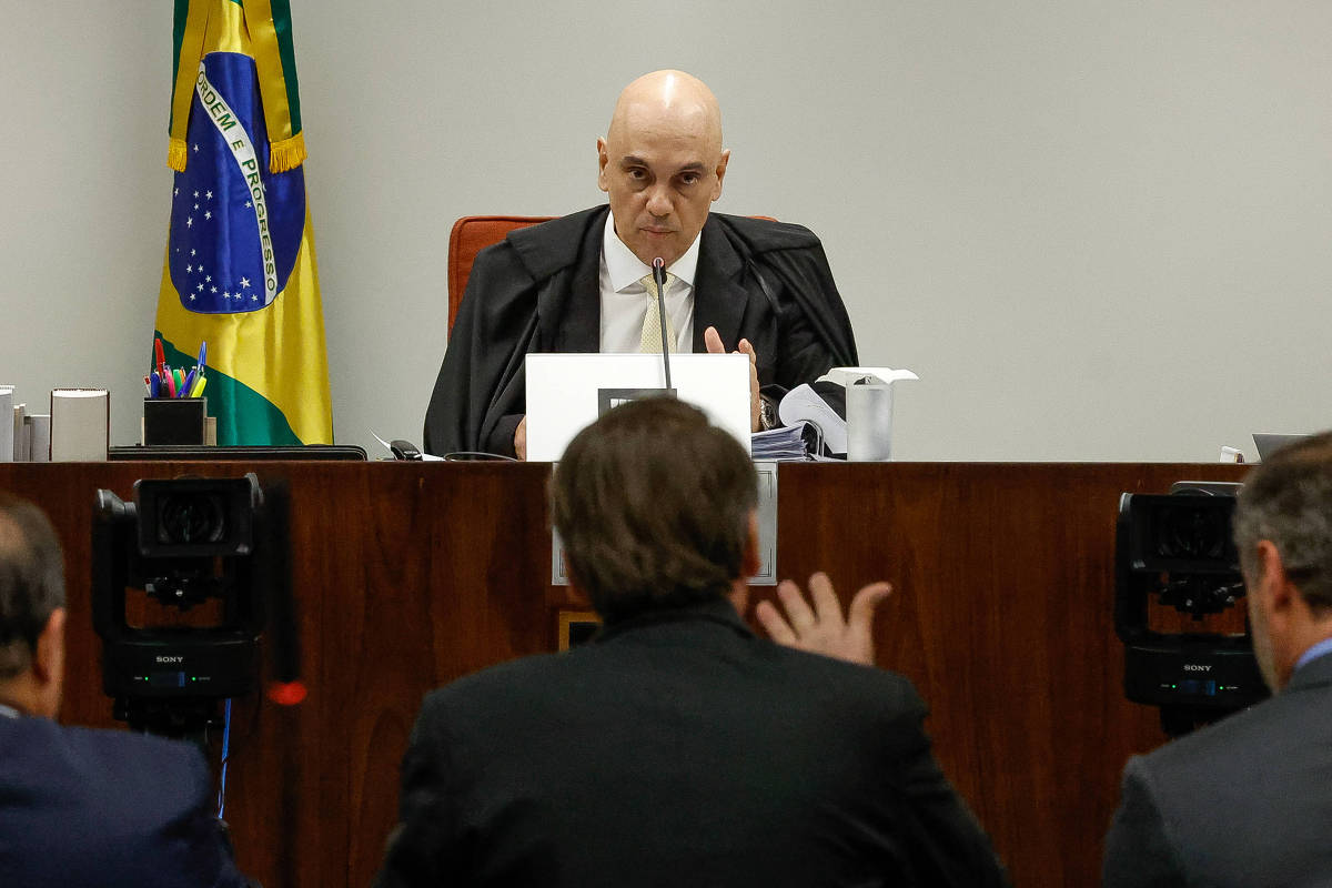 No momento, você está visualizando Bolsonaro nega hipótese de golpe, mas fala em estudo de ‘possibilidades’ sobre resultado das eleições