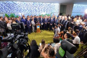 Leia mais sobre o artigo Petistas veem Lula alheio em meio a ato de superfederação contra governo