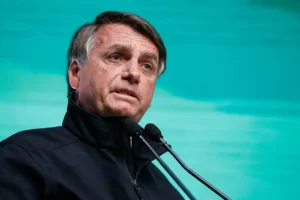 Leia mais sobre o artigo Bolsonaro presta depoimento à PF no inquérito sobre conduta de Eduardo nos EUA