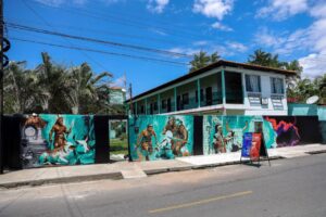 Leia mais sobre o artigo Festival de Parintins 2025: artistas do projeto ‘Galeria Cidade Aberta’ falam sobre as obras e inspirações
