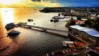 Píer turístico completa 1 ano e se consolida como rota de embarque e desembarque da prefeitura para atrativos naturais na Amazônia