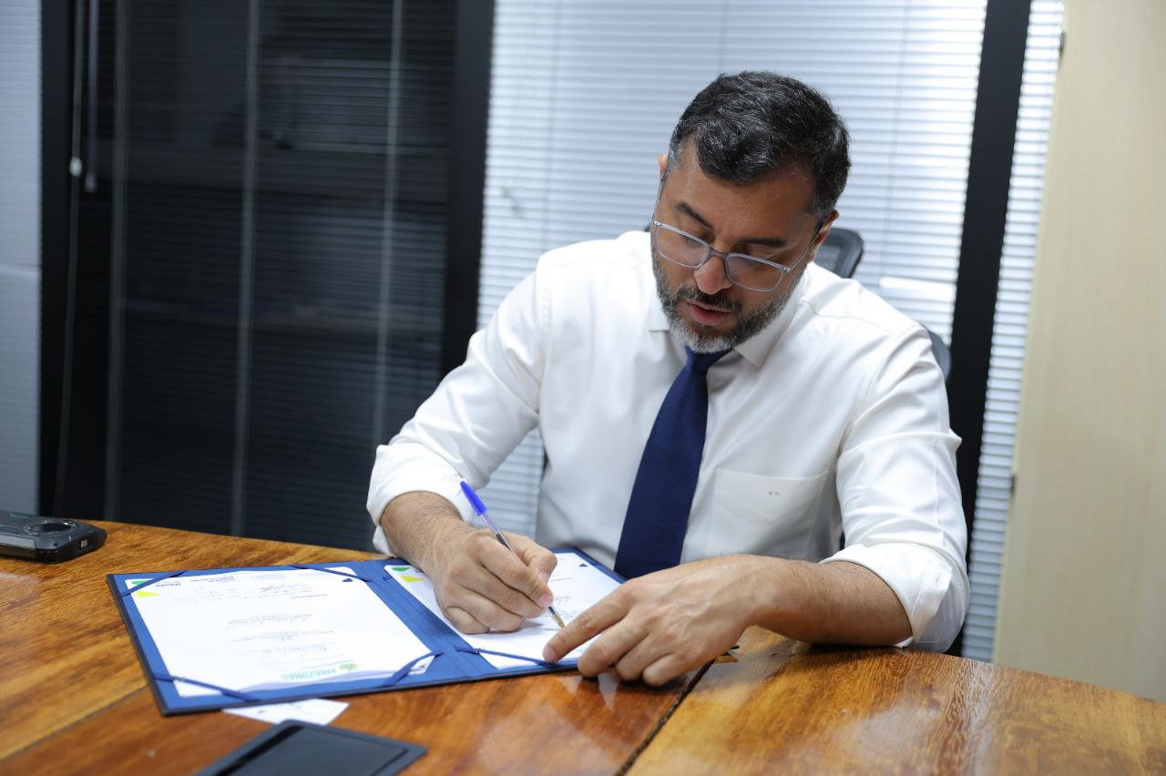 No momento, você está visualizando Governador Wilson Lima assina convênio para a construção de centro de recreação em Codajás