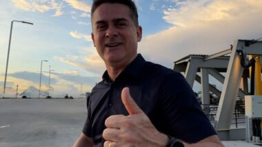 Prefeito David Almeida celebra um ano do píer turístico Manaus 355 com visita institucional ao local