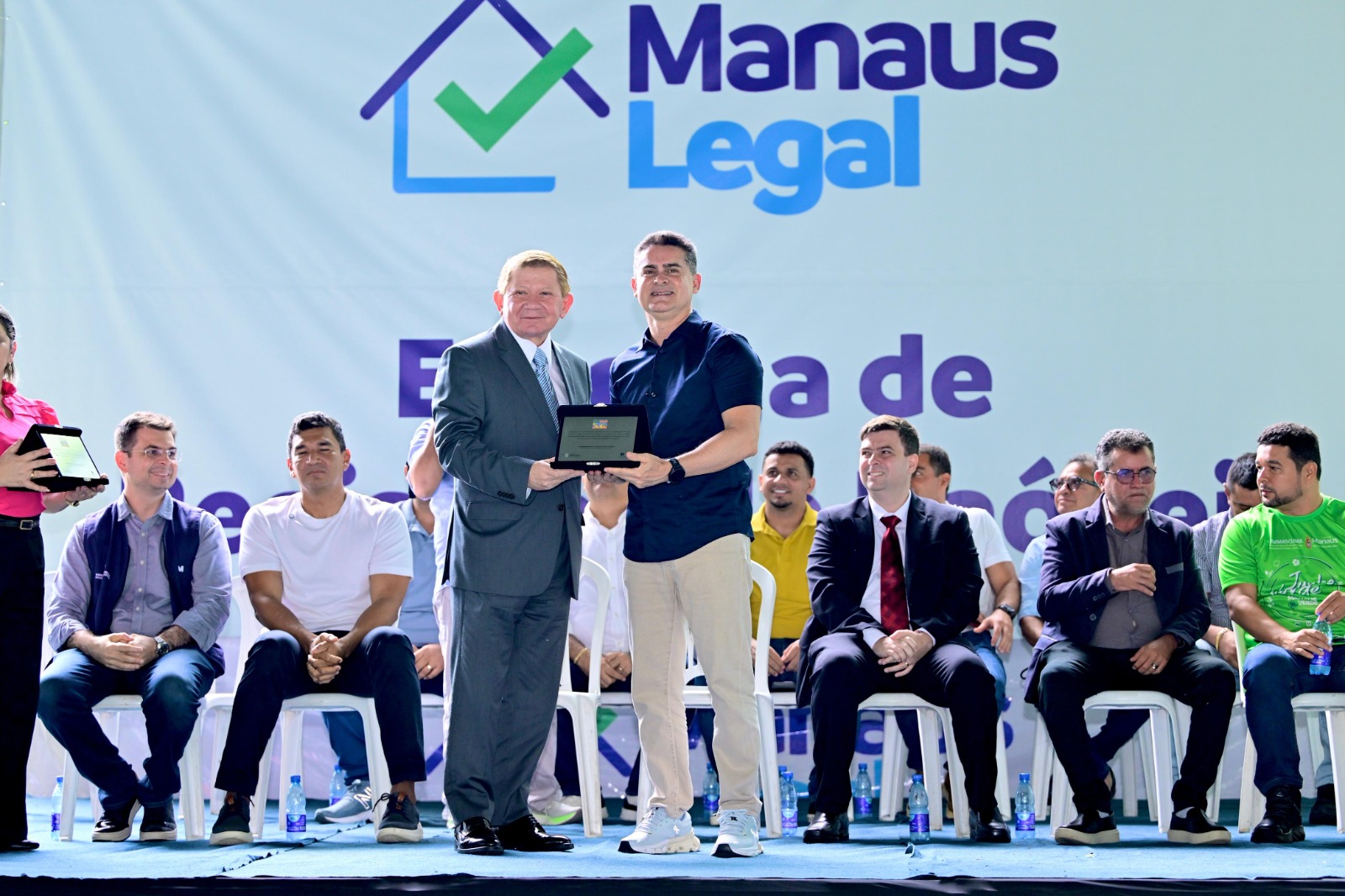 No momento, você está visualizando Prefeito David Almeida recebe homenagem do Poder Judiciário por avanços na regularização fundiária em Manaus