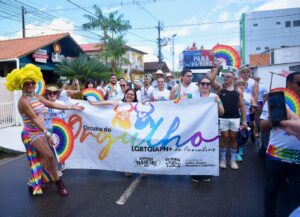 Leia mais sobre o artigo Festival de Parintins 2025: 1º Circuito do Orgulho arrasta brincantes em celebração à diversidade