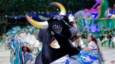 Festival de Parintins 2025: Boi Caprichoso abre a segunda noite e celebra a retomada das tradições