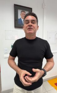 Leia mais sobre o artigo Com apoio da população e ação rápida da polícia, prefeito David Almeida anuncia recuperação parcial de bens de UBS assaltada