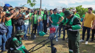 Prefeito David Almeida lança ações com foco em reflorestamento urbano, adesão aos ODS e logística reversa nas escolas municipais