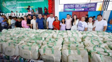 Governador Wilson Lima destina 3,6 toneladas de alimentos à população em situação de vulnerabilidade no município de Barreirinha