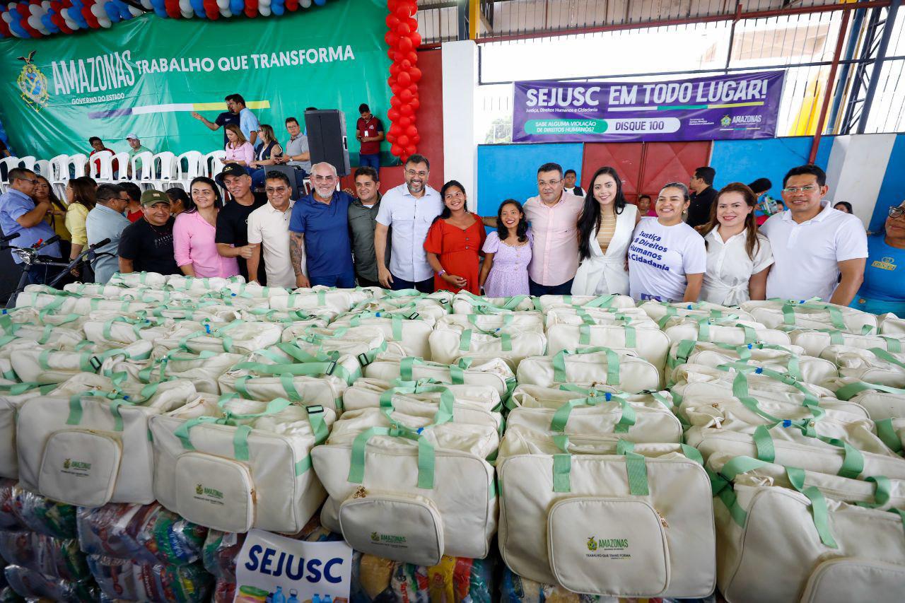 No momento, você está visualizando Governador Wilson Lima destina 3,6 toneladas de alimentos à população em situação de vulnerabilidade no município de Barreirinha