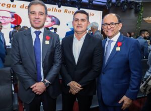 Leia mais sobre o artigo Prefeito David Almeida participa de homenagem ao ministro do STF, André Mendonça, durante Assembleia Geral da Ieadam