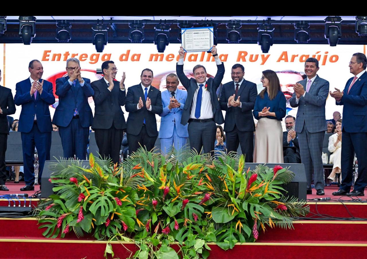 No momento, você está visualizando Ministro André Mendonça recebe título de Cidadão do Amazonas