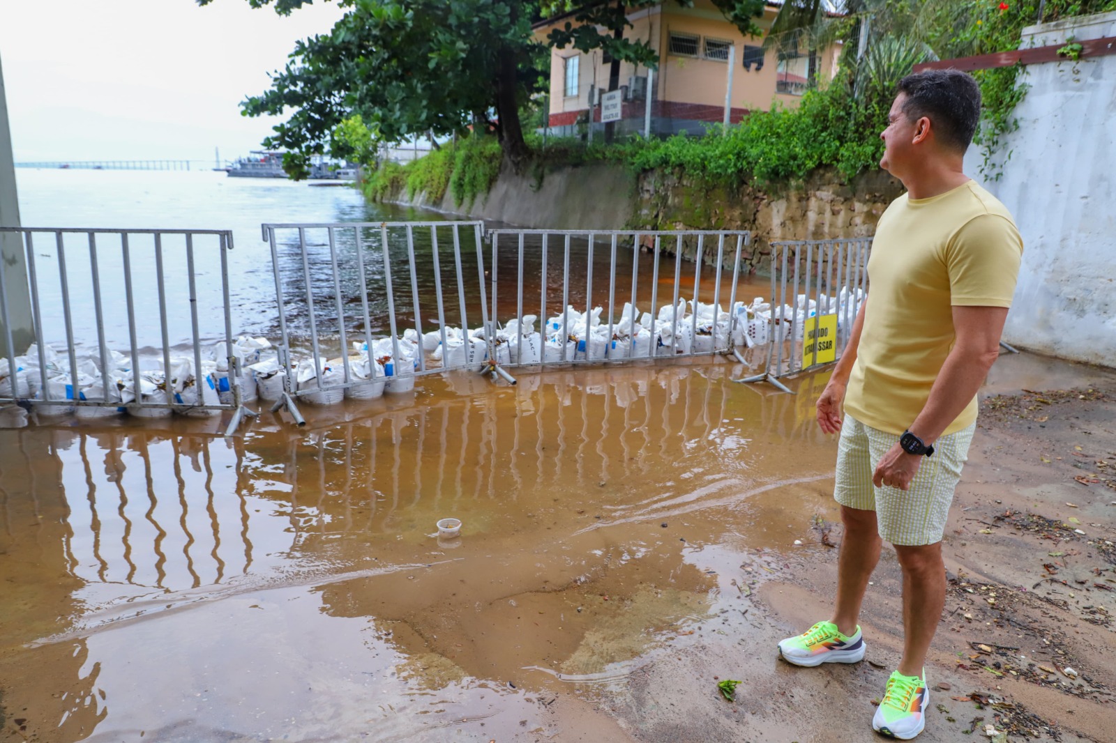 No momento, você está visualizando Prefeito David Almeida visita o mirante Lúcia Almeida e reforça ações da prefeitura diante da cheia do rio Negro
