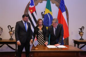 Leia mais sobre o artigo Governadores Wilson Lima e Tarcísio de Freitas firmam convênio para realização de 2,5 mil exames de DNA no Amazonas