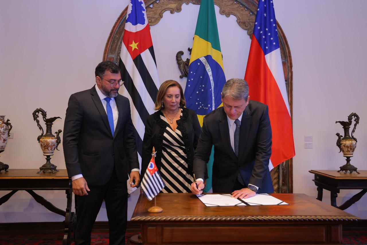 No momento, você está visualizando Governadores Wilson Lima e Tarcísio de Freitas firmam convênio para realização de 2,5 mil exames de DNA no Amazonas