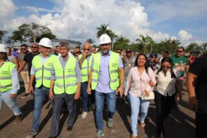 Leia mais sobre o artigo Em Novo Aripuanã, governador Wilson Lima destina mais de R$ 13 milhões em investimentos para infraestrutura e vistoria obras do aeroporto