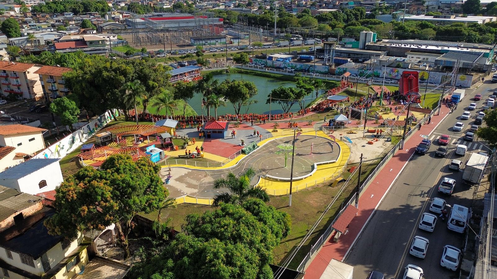 No momento, você está visualizando Prefeito David Almeida entrega lagoa da Compensa totalmente revitalizada em comemoração aos 61 anos do bairro