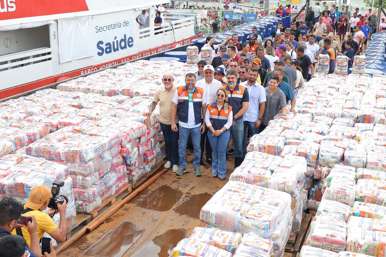 No momento, você está visualizando Operação Cheia 2025: Governador Wilson Lima entrega 18 toneladas de alimentos para beneficiar 2 mil famílias de Anamã